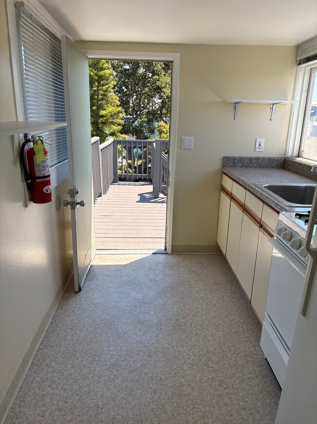 706 Buena Vista Ave, Unit B in Alameda, CA - Building Photo - Building Photo