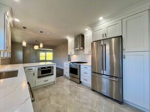 3335 W Pratt Ave in Lincolnwood, IL - Building Photo - Building Photo