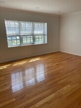 153 Lake Shore Rd, Unit 1 in Boston, MA - Foto de edificio - Building Photo