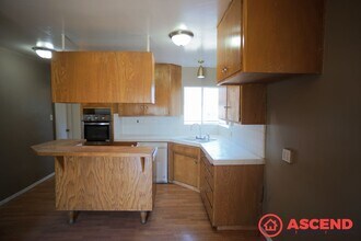 110 Lincoln St in Bakersfield, CA - Building Photo - Building Photo