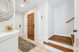 548 Westcross St in Houston, TX - Building Photo - Building Photo