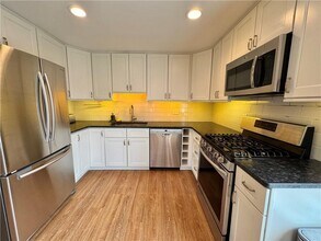 87 Roseneath Ave in Newport, RI - Building Photo - Building Photo