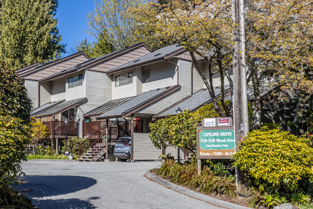 1548 Woods Dr in North Vancouver, BC - Building Photo