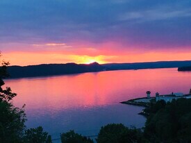 24 Hudson Point Ln, Unit 24 in Ossining, NY - Building Photo