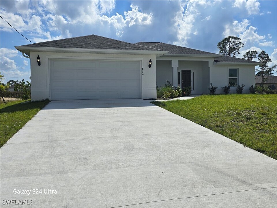 2700 NW 26th Terrace in Cape Coral, FL - Building Photo