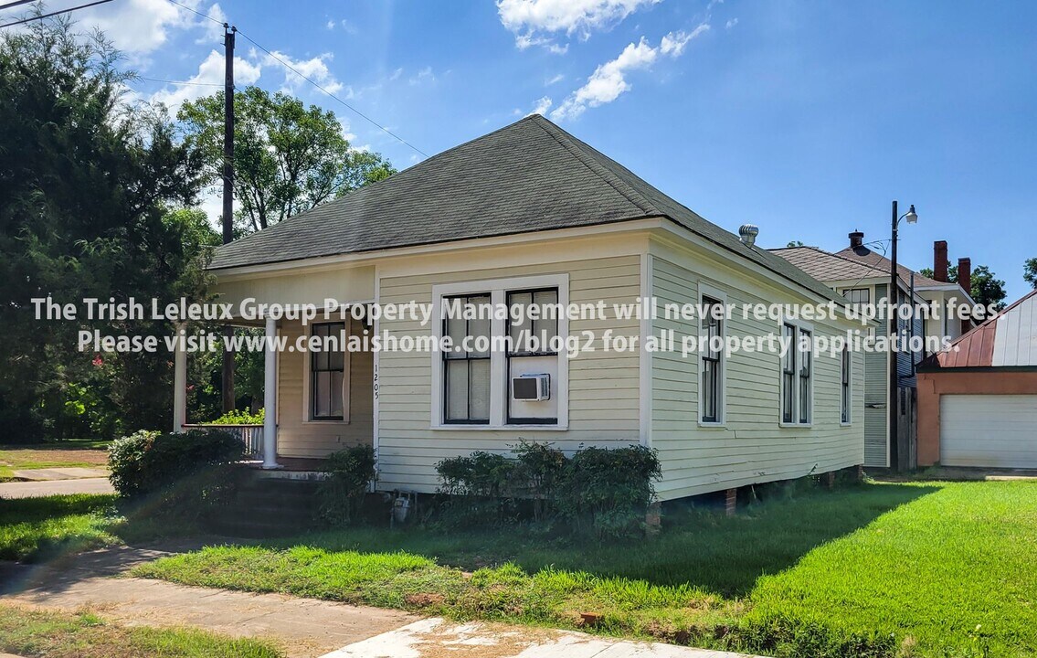 1205 Holly St in Alexandria, LA - Building Photo