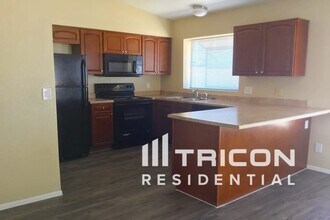 10710 W Sells Dr in Phoenix, AZ - Building Photo - Building Photo