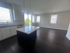 621 Fairview Ave NE in Grand Rapids, MI - Building Photo - Building Photo