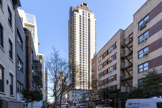 303 E 60th St in New York, NY - Building Photo - Building Photo