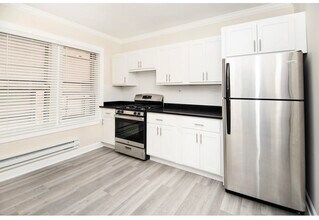 837.5 W Cornelia Ave in Chicago, IL - Building Photo - Building Photo