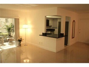 2451 SW 82nd Ave, Unit 106 in Davie, FL - Building Photo - Building Photo
