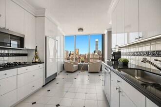 860 United Nations Plaza in New York, NY - Building Photo - Building Photo