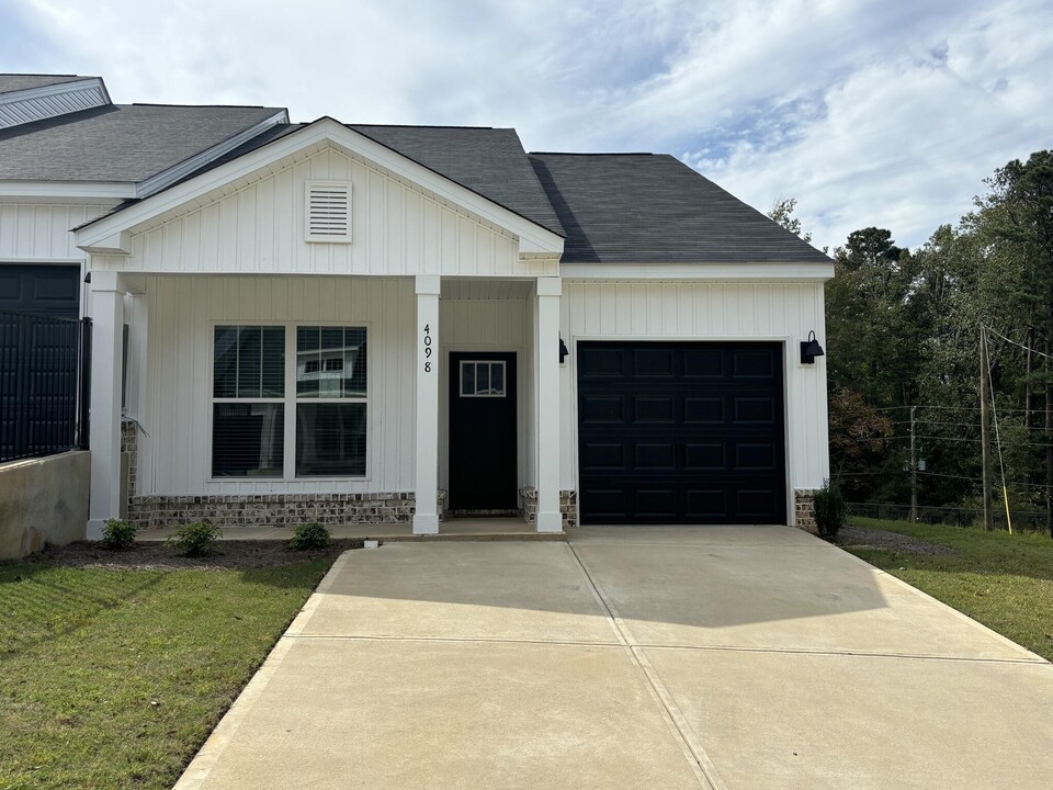 4098 BEAUTIFUL POND Park in North Augusta, SC - Building Photo