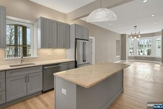 49 Park Ave in Madison, NJ - Foto de edificio - Building Photo