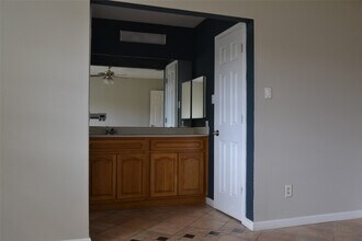 10538 Long River Dr in Sugar Land, TX - Building Photo - Building Photo