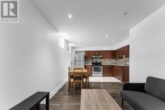 15 Tribune Dr in Brampton, ON - Building Photo - Building Photo