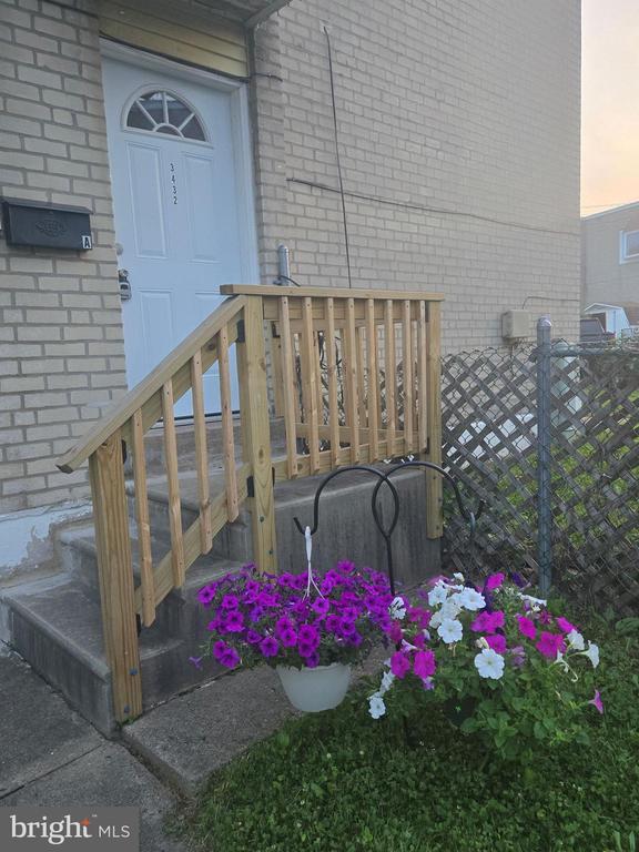 property at 3432 Ashfield Ln