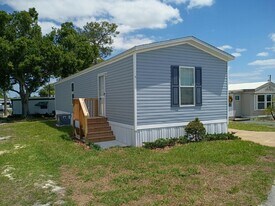 10 Center Isle in Lake Placid, FL - Building Photo