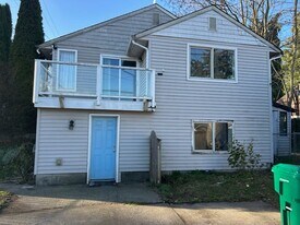 929 Pecks Dr in Everett, WA - Building Photo