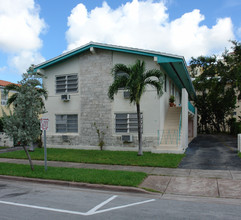 115 Salamanca Ave in Coral Gables, FL - Foto de edificio - Building Photo