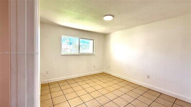7470 Miami Lakes Dr in Miami Lakes, FL - Building Photo - Building Photo