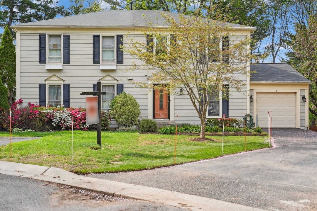 9 Alderleaf Ct in Germantown, MD - Building Photo