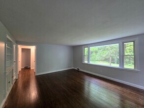 30 Main St in Burlington, CT - Building Photo - Building Photo