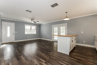 1209 NE 6th Ct in Crystal River, FL - Building Photo - Building Photo