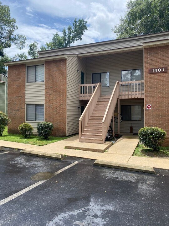 1401 Willow Bend Way in Tallahassee, FL - Building Photo