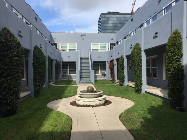 property at 533 S Westmoreland Ave