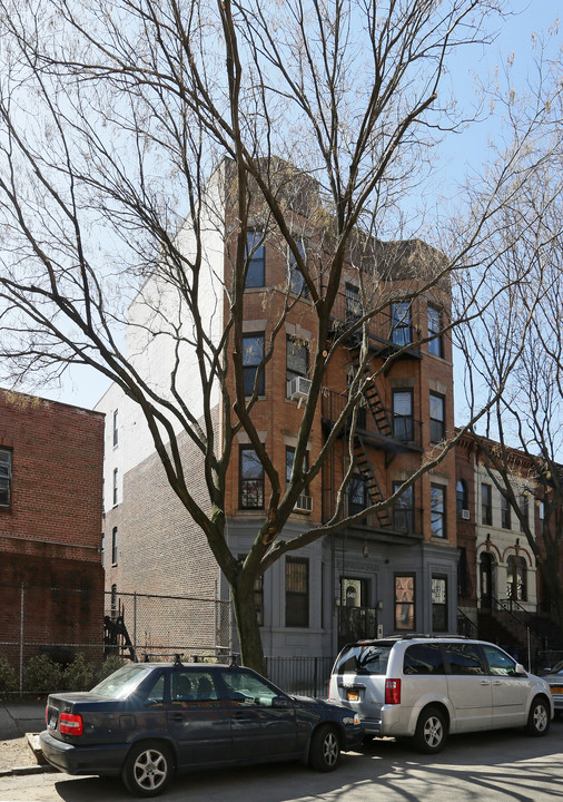 640 Macdonough St in Brooklyn, NY - Foto de edificio