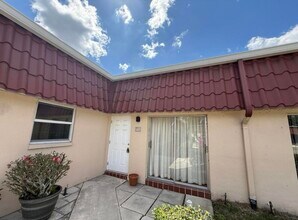 734 Nantucket Cir in Greenacres, FL - Building Photo - Building Photo