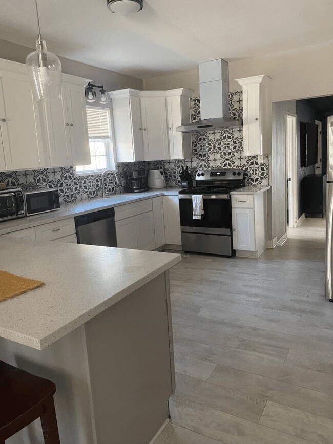 property at 6716 Jefferson Blvd