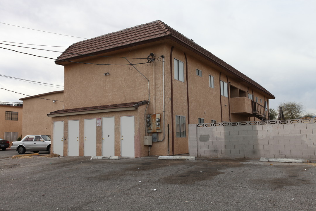 2225 N Jones Blvd in Las Vegas, NV - Building Photo