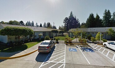 1100 N 12th St in Shelton, WA - Foto de edificio - Building Photo