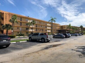 9273 SW 8th St in Boca Raton, FL - Building Photo - Building Photo