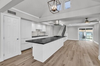 254 62nd St in Newport Beach, CA - Building Photo - Building Photo