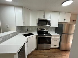 165 S Clarkson St, Unit 204 in Denver, CO - Building Photo