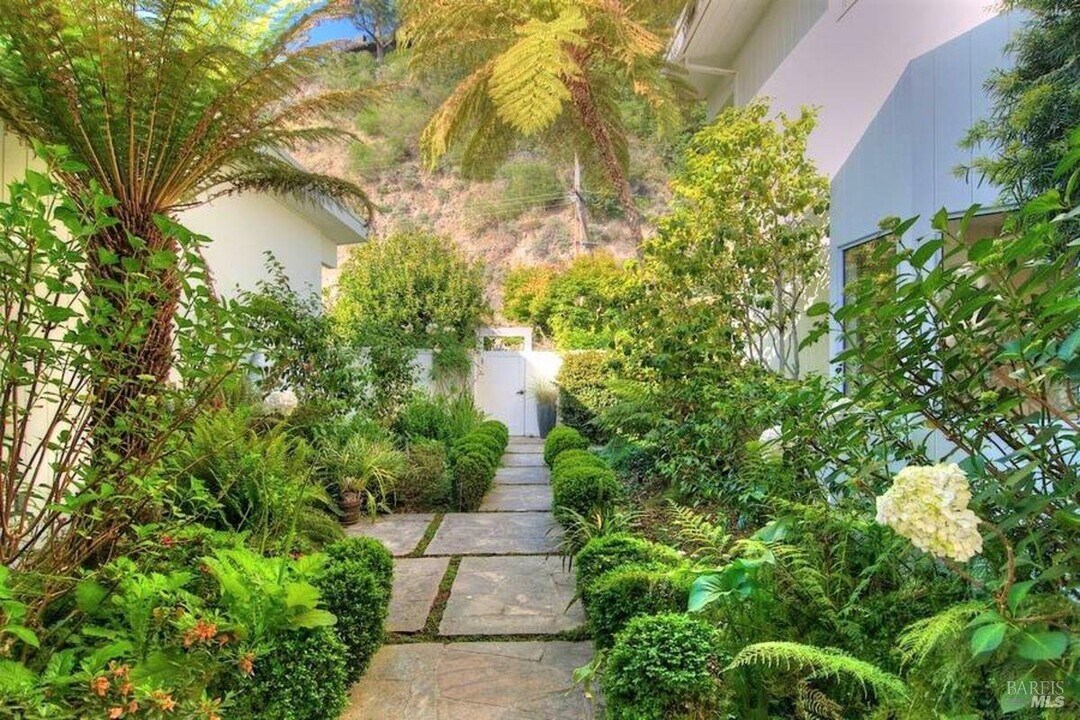 55 W Shore Rd in Belvedere, CA - Building Photo