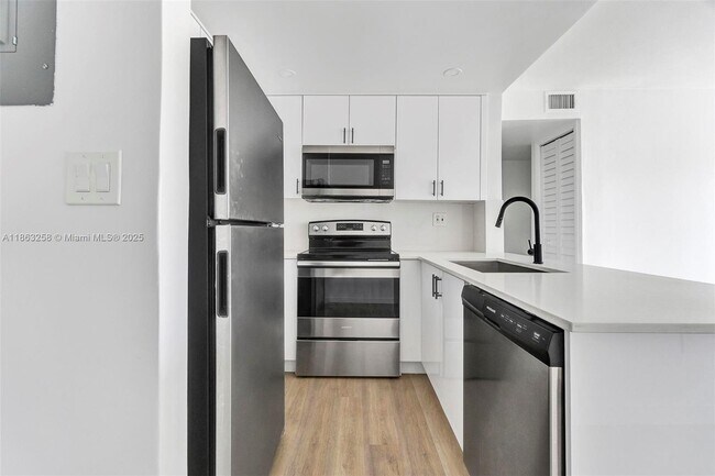 620 SW 10th St in Miami, FL - Building Photo - Building Photo