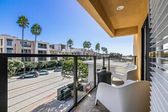 457 Coast Blvd-Unit -ID1024449P in San Diego, CA - Foto de edificio - Building Photo