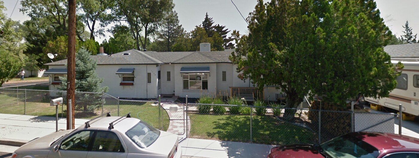 1390 Ridgeway Ct in Reno, NV - Building Photo