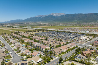 Adelina in Fontana, CA - Foto de edificio - Building Photo