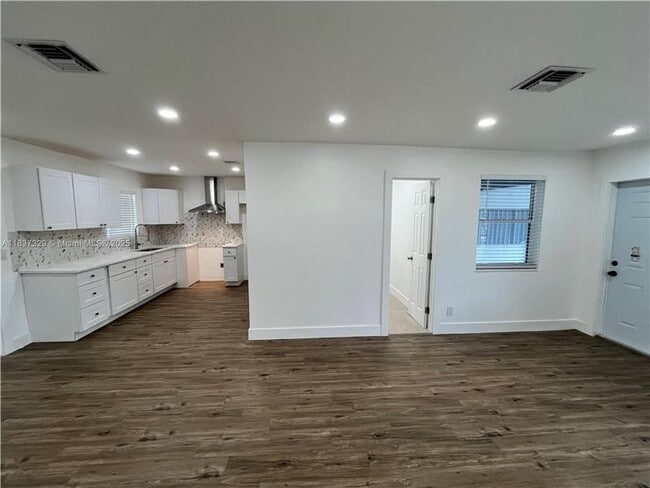 2854 SW 4th Pl in Fort Lauderdale, FL - Building Photo - Building Photo