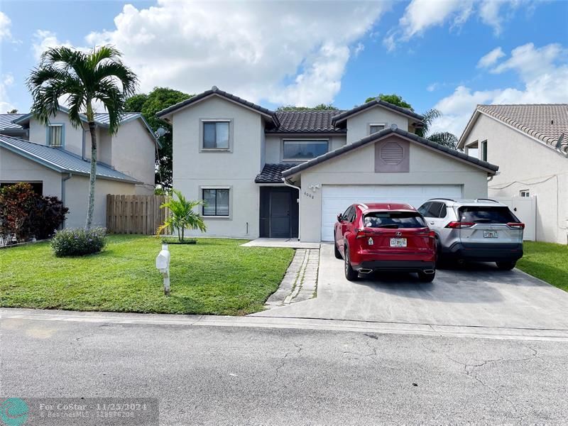 6008 Strawberry Fields Way in Greenacres, FL - Building Photo