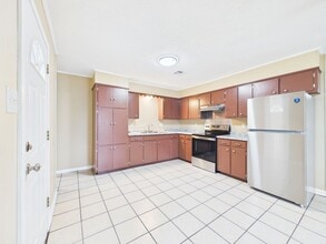 906 Cecile Blvd in Breaux Bridge, LA - Building Photo - Building Photo