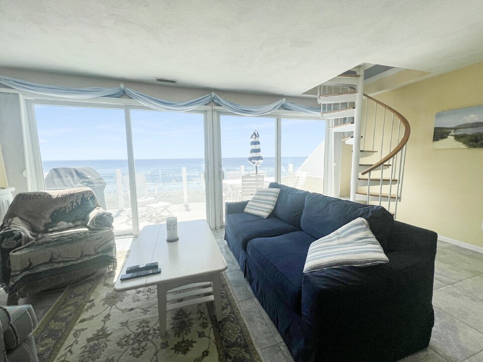 1080 Old Ocean Blvd in Rye, NH - Building Photo