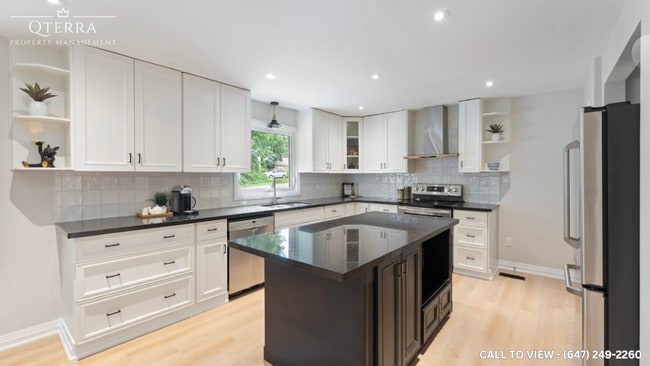 136 Mohawk Rd E in Hamilton, ON - Building Photo - Building Photo