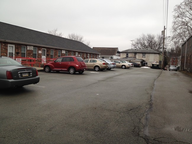 Concord Avenue Apartments in Greensburg, PA - Building Photo - Building Photo