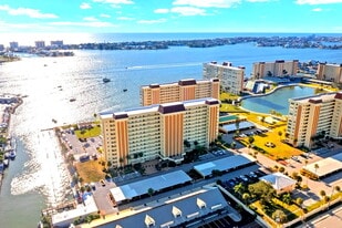 4550 Cove Cir, Unit 305 in St. Petersburg, FL - Building Photo